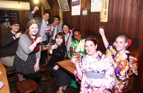 OGAWA_BAR's tweet photo. 「小川町バル」のスピンオフ企画！ 外国人だらけのバル「KAWASAKI BAR-HOPPING」4/7（日）開催！ 世界中から5万人を集める川崎の隠れた奇祭「かなまら祭」に来場の、主に外国人を対象とした飲み歩き企画！
もちろん日本人も大歓迎！ 外国人と気軽に会話をするチャンスです。https://t.co/vokLxyoYxT https://t.co/hHpbh0F6ov