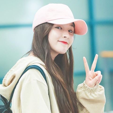 ryujoosungbin's tweet photo. Good morning~☀️

Here's your daily dose of Nan-.. I mean Carmen ❤️

#NotNancy #Carmen
#MOMOLAND https://t.co/Mxl6Z11fIb