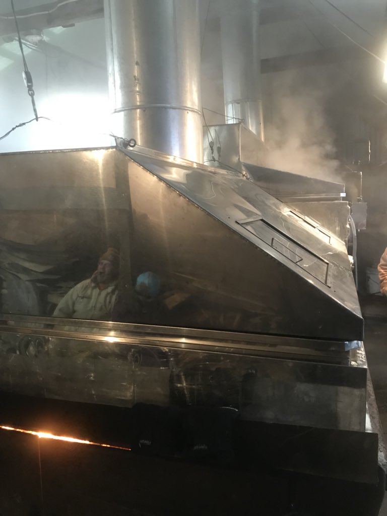 KLB_7's tweet photo. First syrup of the the season #maplesyrup #harvest19 https://t.co/gY73FILhus