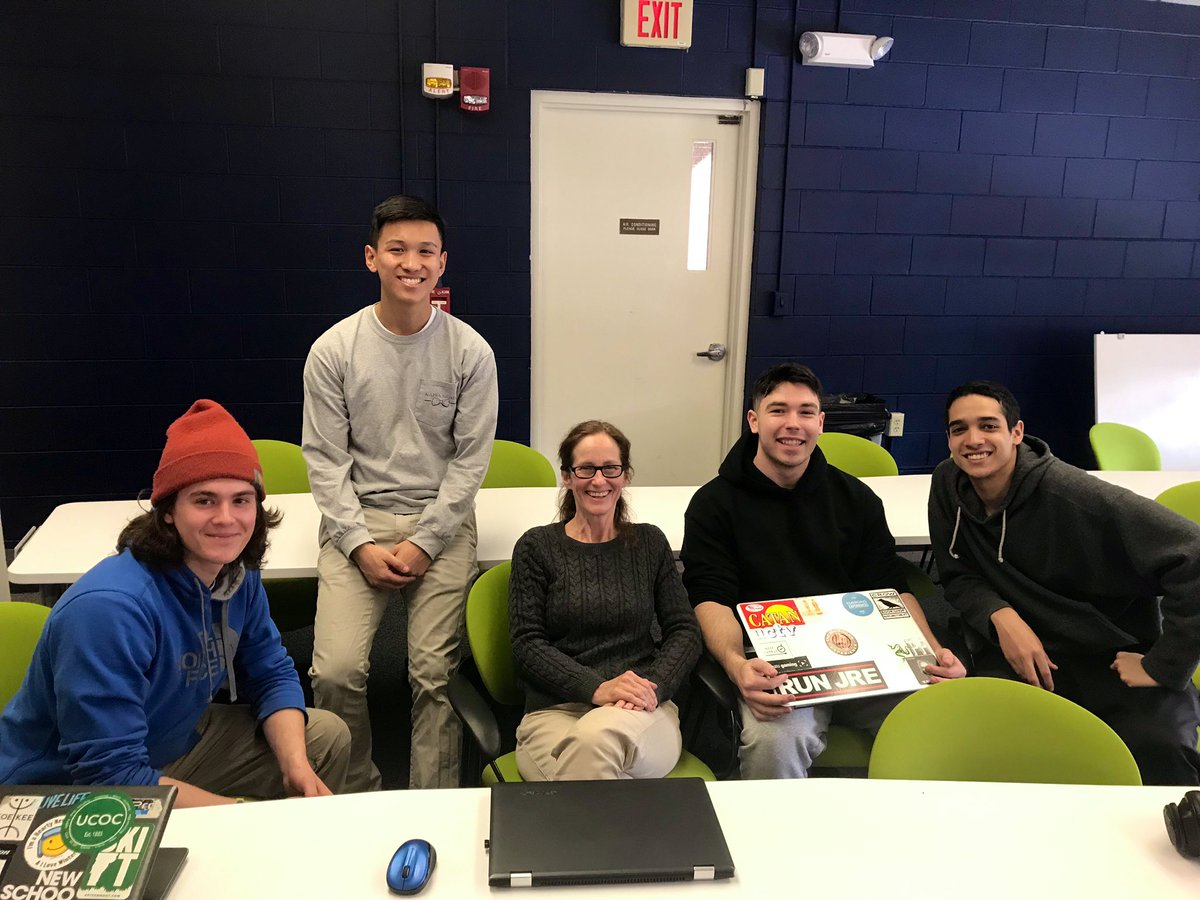 ATIONDM's tweet photo. Our Deco2Modern team getting things done &amp; pitching to their client last week 👊✅⤵️ @UConnDMD https://t.co/RPNlEHJ5La