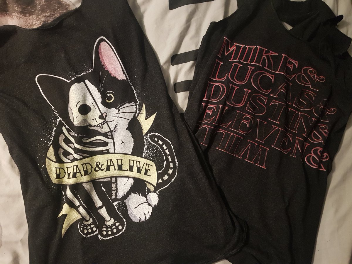 The_Morrigan18's tweet photo. . @DesignByHumans FTW again 😍. Points if you recognise any of them. Bonus Points if you get the Cat 🖤 https://t.co/FQvb8X52Nb https://t.co/pYCfbSgtIO