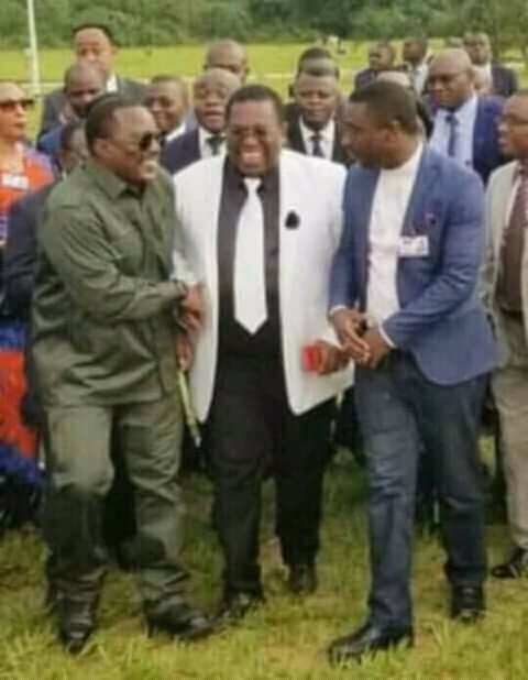 osee_ngolo's tweet photo. Le député Léon NEMBALEMBA, ce dimanche 24 février 2019 à KINGAKATI, à côté de son autorité morale le raïs Jkk https://t.co/EJGmnzHhwT