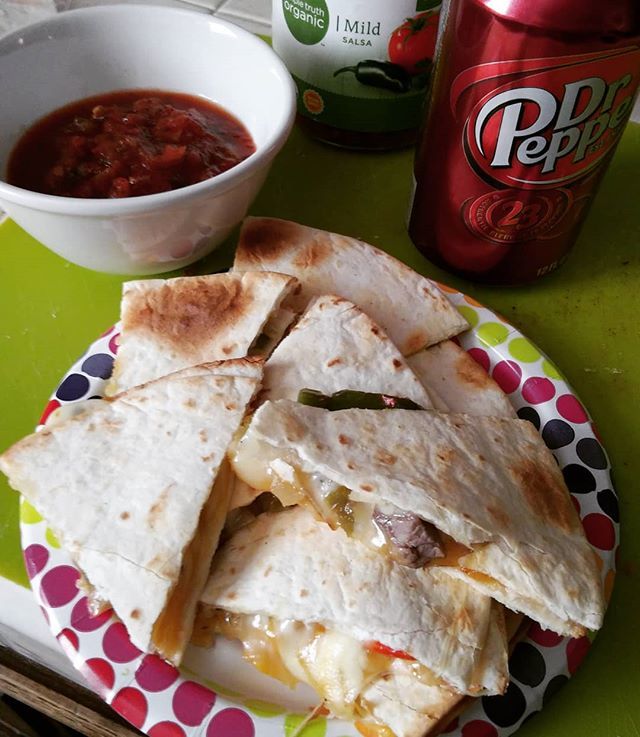 BrunchWithBlake's tweet image. Today's #HomeExperiment: leftover steak quesadillas! Diced leftover steak tossed in my cast iron skillet with fresh sliced peppers and onions and diced jalapenos served in a Mexi-cheese blend and pepper jack quesadilla, toasted in the toaster oven until … ift.tt/2Sp5sMa