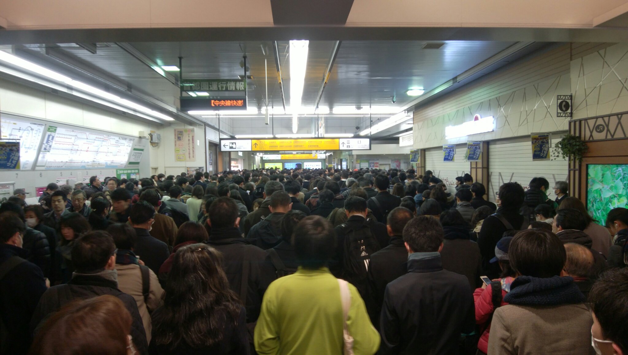 画像 三鷹駅 外に人が溢れてないから意外と平穏と思ったけど 改札規制で中に入れない T Co Efwvppnel0 まとめダネ 画像 三鷹駅 外に人が溢れてないから意外と平穏と思ったけど 改札規制で中に入れない T Co Efwvppnel0 まとめダネ