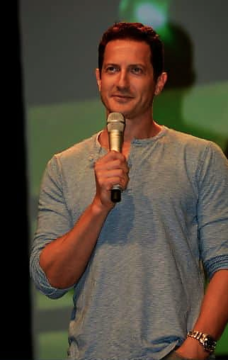PiliTF's tweet photo. #SashaRoiz #FedCon26 Bonn, Germany June 2017
Credit: Laurent De Groof https://t.co/ZoL9QSccZJ