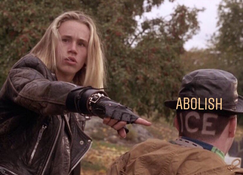 ashareactions's tweet photo. hocus pocus blonde kid pointing to the back of guy's head, abolish ice, shaved head, shaved hair https://t.co/0Xi6M6dEBh