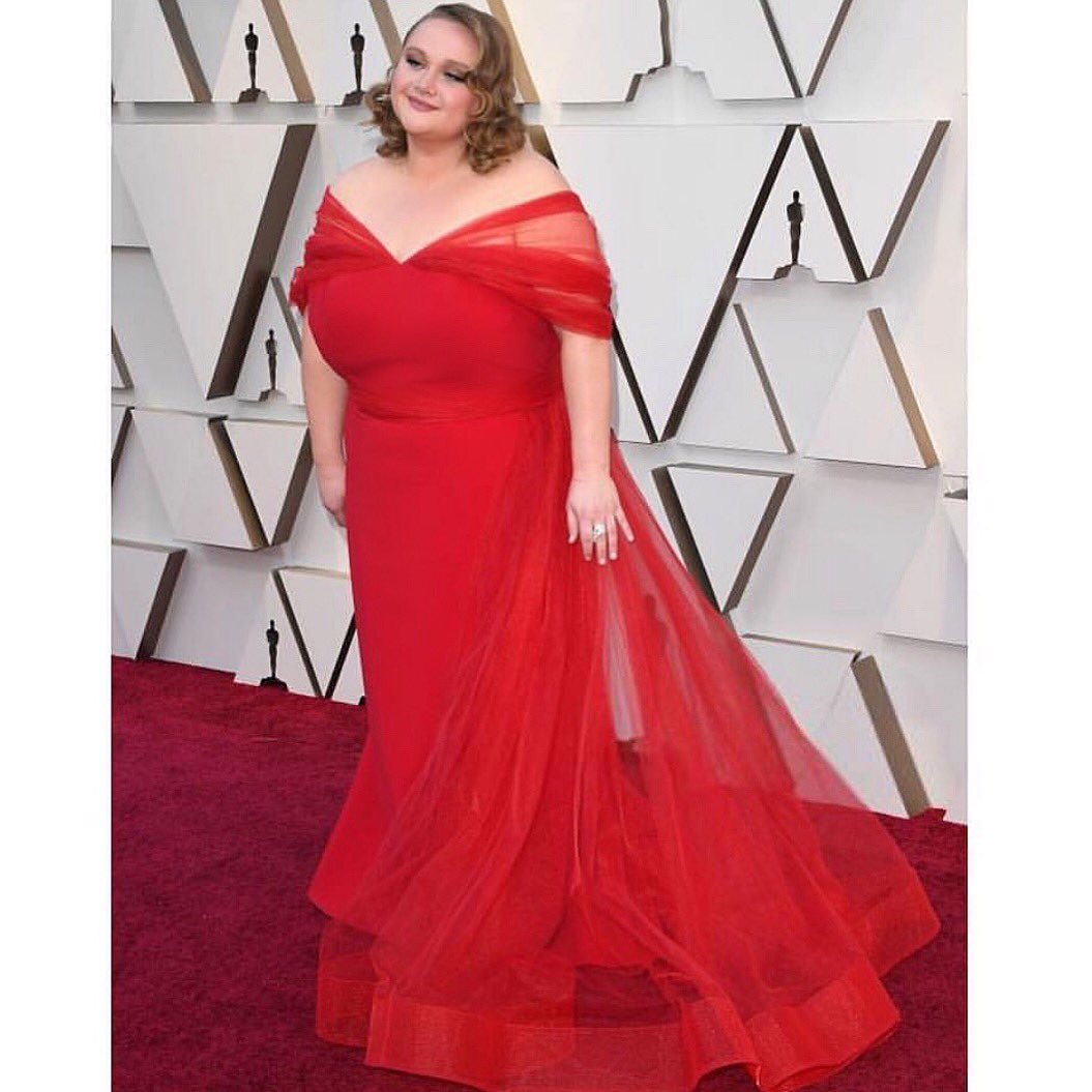 CSiriano's tweet photo. One of our favorite actresses right now #daniellemacdonald in custom Siriano tonight at the #oscars ♥️♥️ This dress is all eco friendly! @redcarpetgreendress https://t.co/eZyCFPNku0