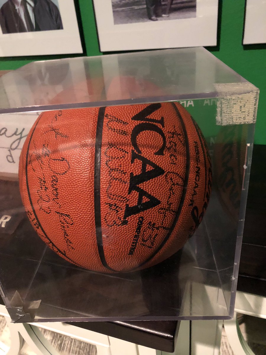 dchena's tweet image. FOR SALE - MAKE OFFER!  AUTOGRAPHED ARKANSAS RAZORBACK NATIONAL CHAMPIONSHIP BASKETBALL @RazorbackMBB @ArkansasRazor @1037TheBuzz @invitingar @arkansasalumni @NWArkTimes @ArkansasOnline @marchmadness @SECNetwork @wholehogsports @SportsCenter @HogSports2018