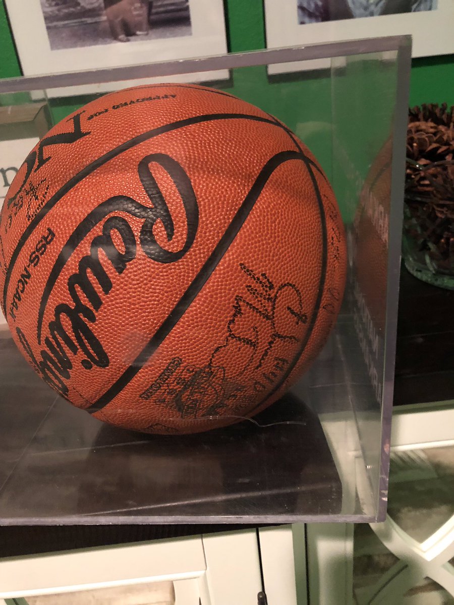 dchena's tweet image. FOR SALE - MAKE OFFER!  AUTOGRAPHED ARKANSAS RAZORBACK NATIONAL CHAMPIONSHIP BASKETBALL @RazorbackMBB @ArkansasRazor @1037TheBuzz @invitingar @arkansasalumni @NWArkTimes @ArkansasOnline @marchmadness @SECNetwork @wholehogsports @SportsCenter @HogSports2018