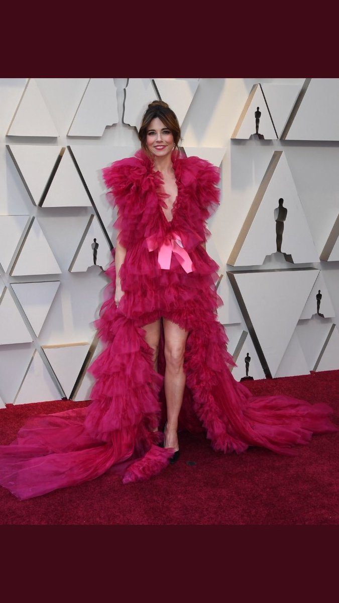 I know others disagree but I think ⁦<a href="/lindacardellini/">Linda Cardellini</a>⁩ looks amaze balls