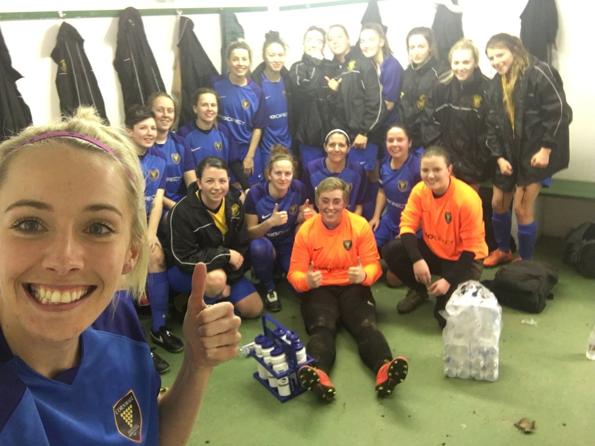 jodz28's tweet photo. A year a go I represented my county.  A year later I've been on crutches for 3 months and dread Sunday's as every 1 is a reminder of what I no longer have. 33 years old &amp; my playing days are over because of a bad tackle. I miss my football life #acl #injury #football #hurts #down https://t.co/ssvyJLp39w