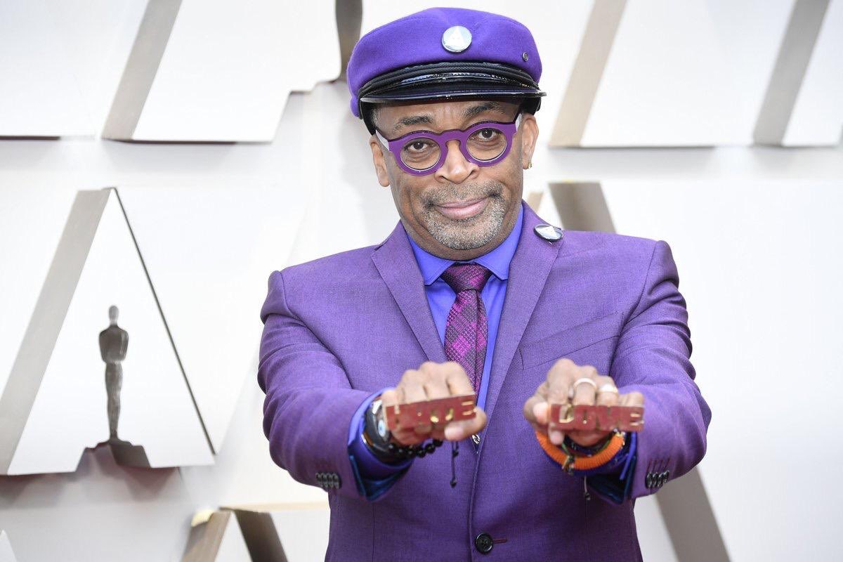 Spike Lee representing tonight at the #oscars2019 in #ozwaldboateng good luck Spike and @BlacKkKlansman #oscarredcarpet