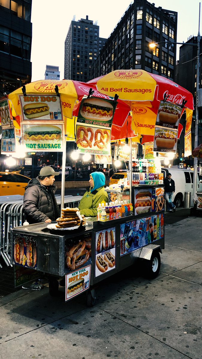 Aquí buscando unos buenos tacos al pastor para celebrar los premios que se va a ganar mi cuate Cuarón.