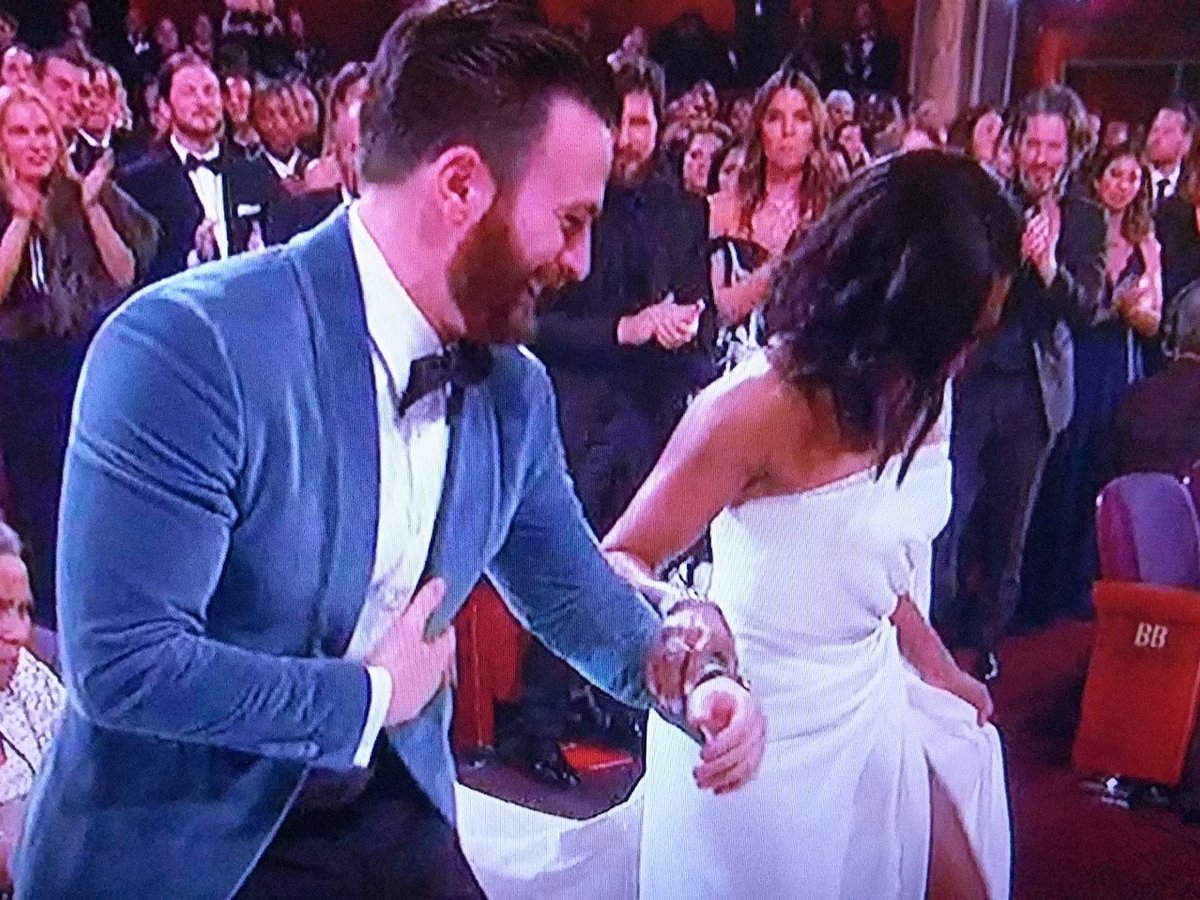 theLadyGrantham's tweet photo. Ladies, get you a man like this. 

#Oscars https://t.co/ZCHHwOm2pn