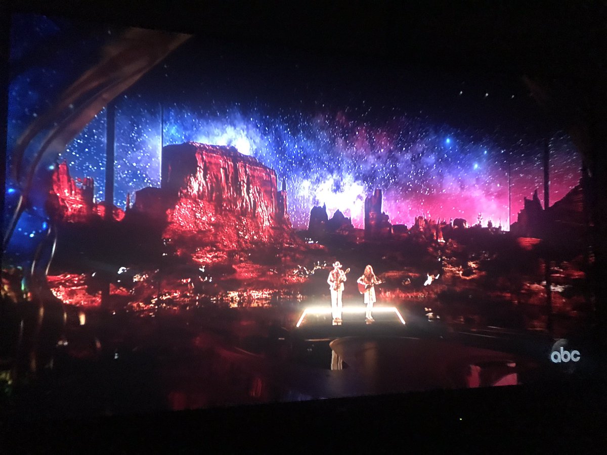 tonibirdsong's tweet photo. Show stopper: Best stage set of the night at #Oscars2019 for the song “When A Cowboy Trades His Spurs For Wings” from film ‘Ballad of Buster Scruggs.’ Absolutely mesmerizing desert theme. Another great stage #design by @trikecreative Performed by: David Rawlings &amp; Gillian Welch https://t.co/imOeKfPZuJ