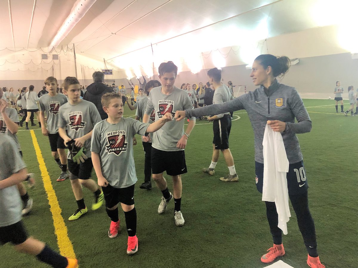 medfordstrikers's tweet image. Big THANK YOU to @CarliLloyd! After training w our teams, Carli  chatted w the kids &amp;amp; gave them #CL10 gear. Very grateful for her support of our teams &amp;amp; generosity to our players!  ❤️you, Carli! More pics: instagram.com/p/BuSIUOEF7AI/… #medfordstrikersfamily #YourTeamVSOurFamily