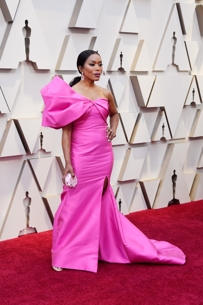thefallrepublic's tweet photo. VogueRunway: RT @voguemagazine: Stars are pretty in pink at the #Oscars. See more from the red carpet: https://t.co/G1UXfCrdUU https://t.co/xGRGtSch3u