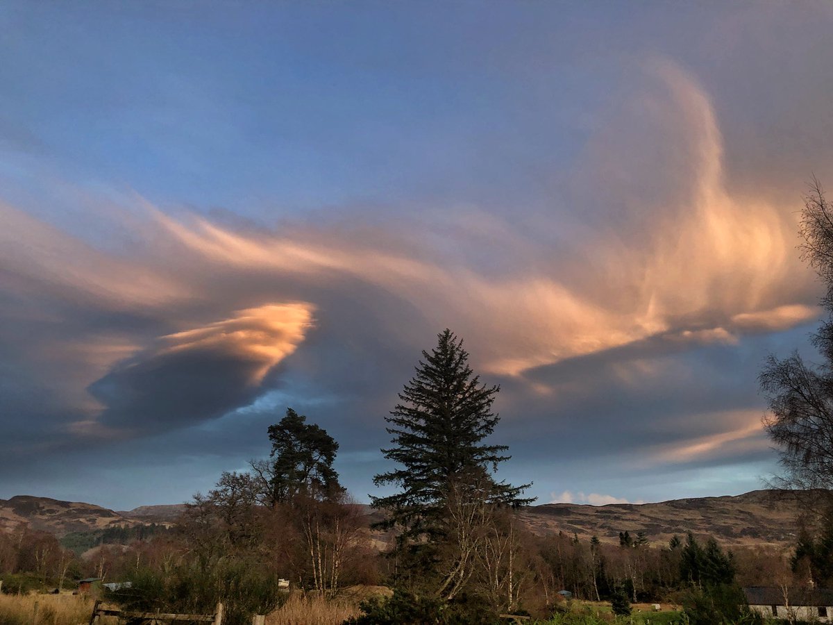 WheelhousePhil's tweet photo. Evening sky’s over the Glen tonight. The highlands sky’s don’t often disappoint. #VisitScotland #lochness #travelphotography #Travel #hiddenscotland #fortaugustus #Landscapephotography #explorscotland #Sunsets #cloudformations #highlands #ig_scotland #instscotland #ukgreatshots https://t.co/c8sH1SwrWt