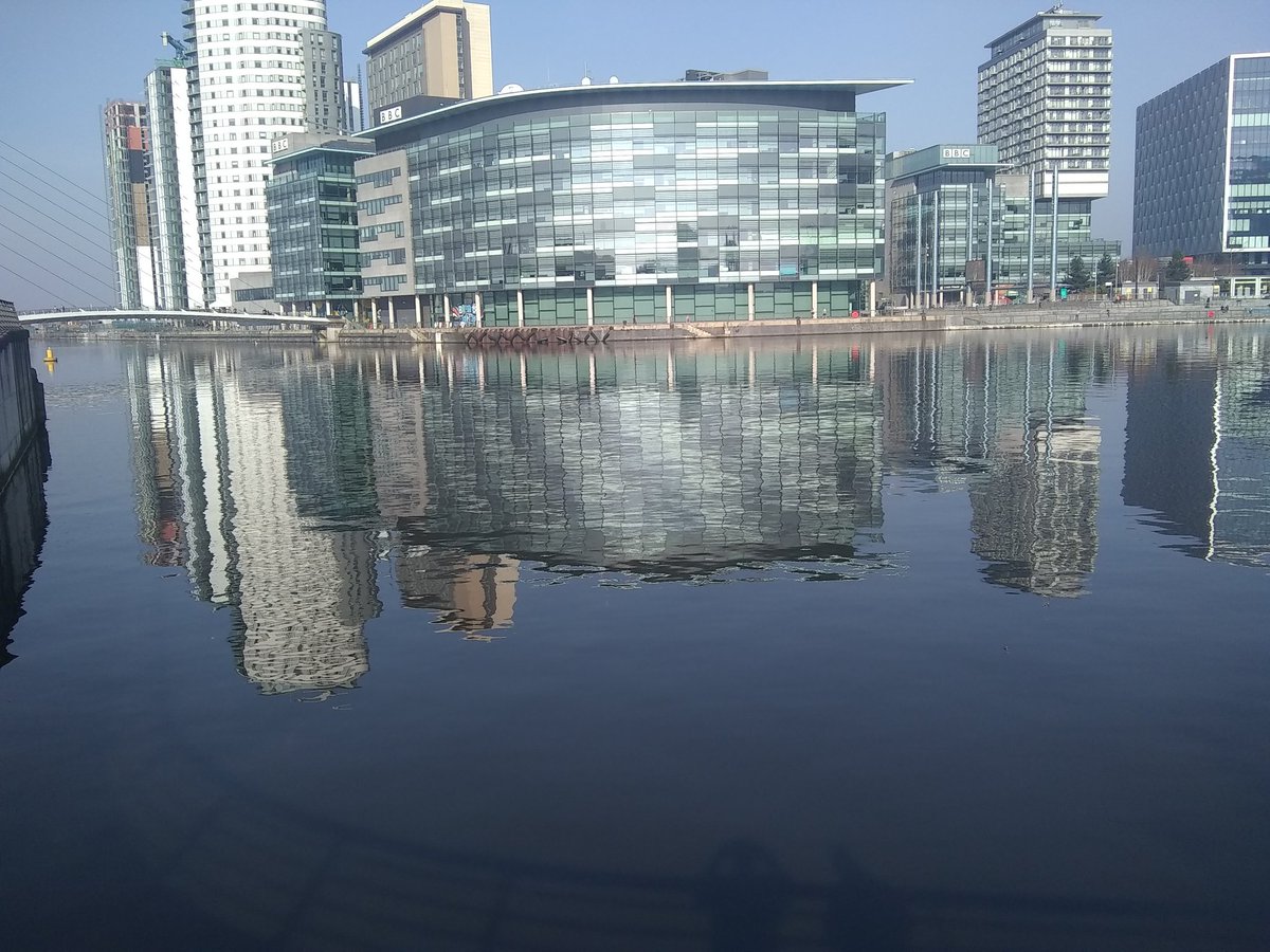 HBRed99's tweet photo. A #PreMatchWalk in the barmy #Manchester weather to the @LowryOutlet & the #MakersMarket before heading to @MediaCityUK was just what was needed!! 👍 https://t.co/NW17heveLs