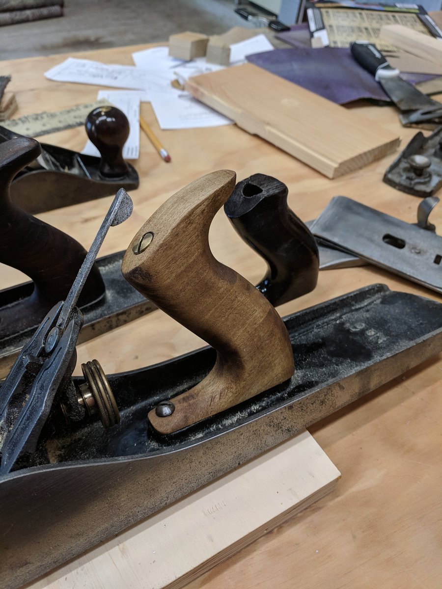 Flyfisher6869's tweet photo. Made a new tote for my Stanley no 6. Had some poplar and laminate some to make the blank. Used a template from @leevalleytools . Not bad for a first attempt. #woodworking #handplane #tote #leevalleytools https://t.co/BfK3lDxw8E
