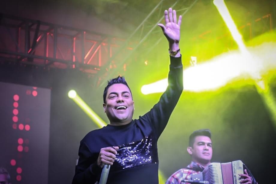 UNI_VALLENATO's tweet photo. Impecable presentación esta madrugada de @CHURO_DIAZ en fiesta privada en la ciudad de Bogotá D.C. https://t.co/MUIDcvlitP