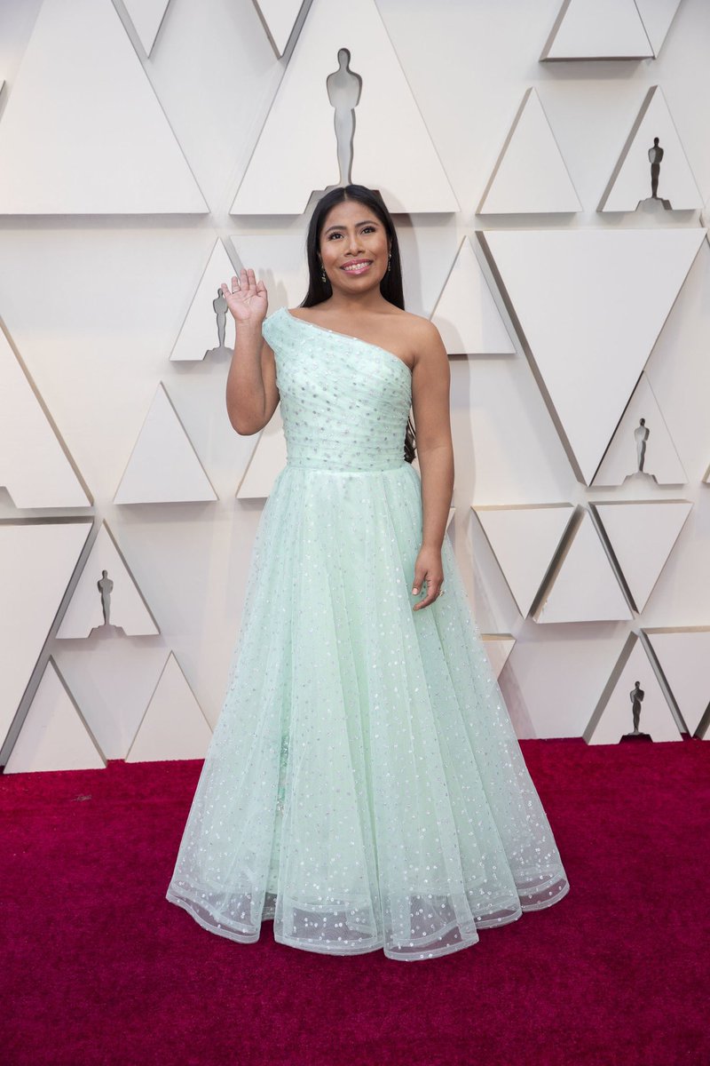 What a moment for <a href="/YalitzaAparicio/">Yalitza Aparicio Martínez</a> in <a href="/OfficialRodarte/">RODARTE</a>. #Oscars