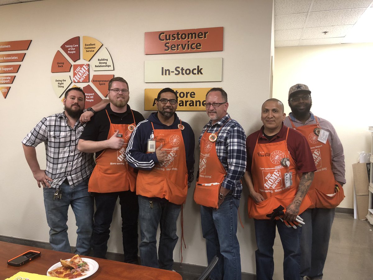 Timothy_OKelly's tweet photo. Congratulations Rusty on your last day  at 0469 as the Paint DH. Off to 0415 as the MASM!!! Awesome accomplishment! #PizzaParty #D66PROUD #THD0469 @NagyAndrew @CBoswellHD @RussellTomlins7 https://t.co/s1NQPFvPik