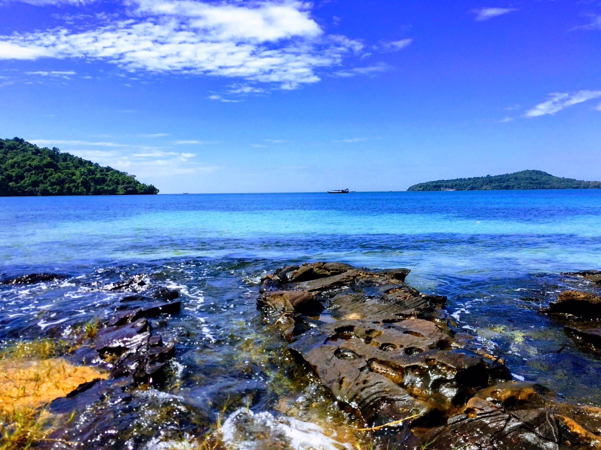 JustCallMeBi's tweet photo. Shades of blue 

(Bali, Indonesia 🇮🇩)

@RealSaltLife #SaltLife #ThePhotoHour #StormHour @EarthandClouds @PicPoet @spann #beach #ocean #travel https://t.co/v2YA58N7oe