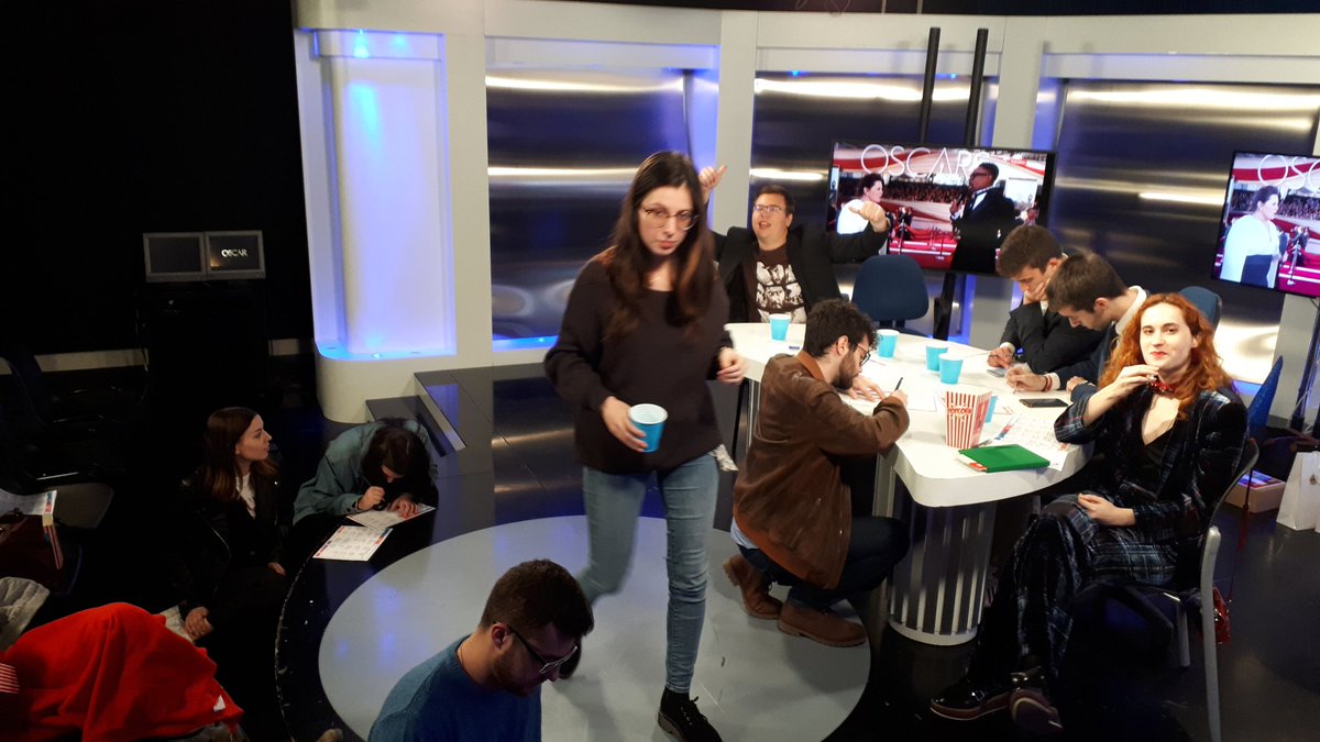 USPCEUHumYCom's tweet photo. El Centro Audiovisual de la #FaculHumyCom ya animado para vivir los #oscars2019 A ver quién acierta más en la #QUINIELAOSCAR2019 de @ONCEULAB @LaAgenciaUSPCEU y #CORRSS https://t.co/GDYx3mqsGW