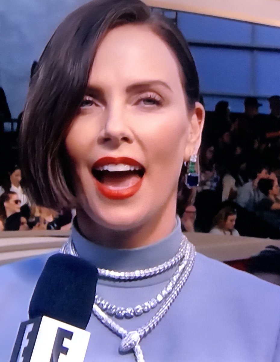 SteveQuickJewlr's tweet photo. Well done @CharlizeAfrica Well done! #oscarjewelry https://t.co/j2APPh0HR1