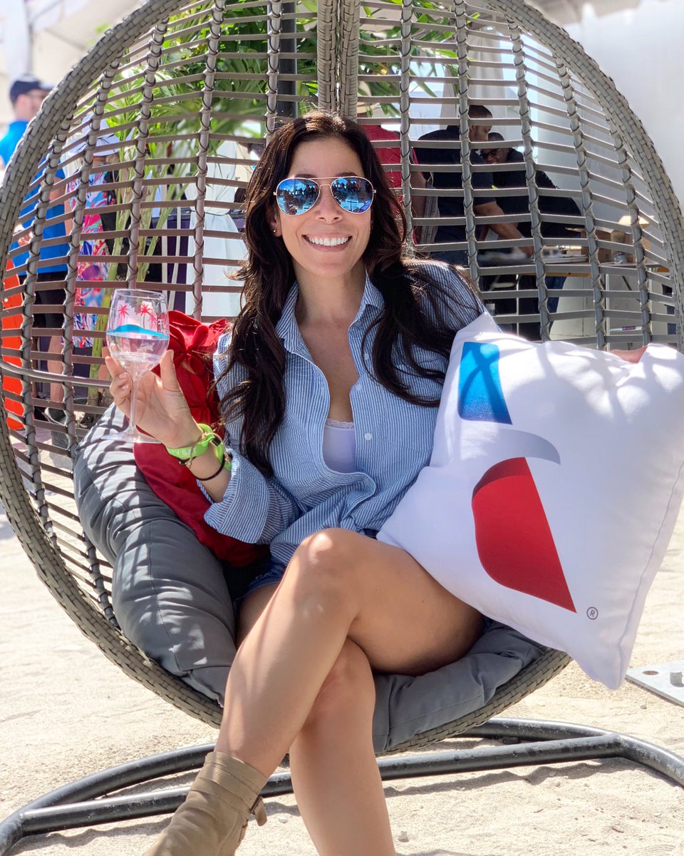 tweetstickafork's tweet photo. Spent the day at #AAFLAGSHIP lounge at @SOBEWFF - I have to say this is my favorite time of year and 2019 did not disappoint. Thank you to @AmericanAir and @foodietribe for setting me up and I hope to win a set of tickets in the AA #sweepstakes so I can fly those friendly skies! https://t.co/3icHMqSWj3