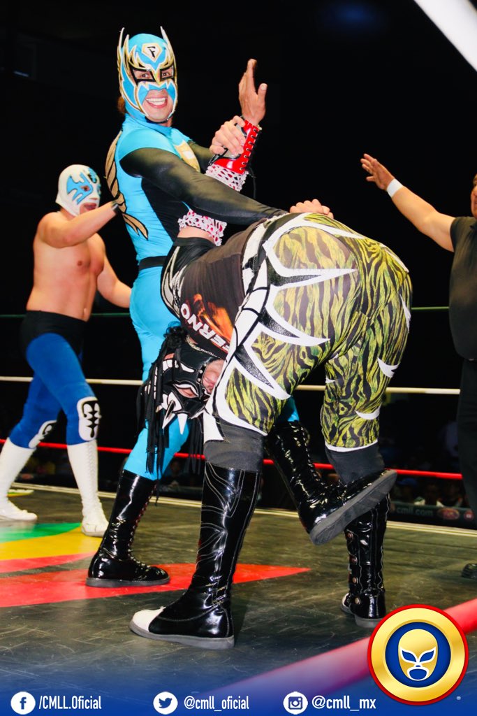 Arena_MX's tweet photo. Flyer y Atlantis Jr lucen en la tercera ronda y superando a Luciferno y Ephesto se llevan la victoria junto al Rey de La Atlantida.  

#SuperDomingoCMLL https://t.co/ITBAE9LA8R