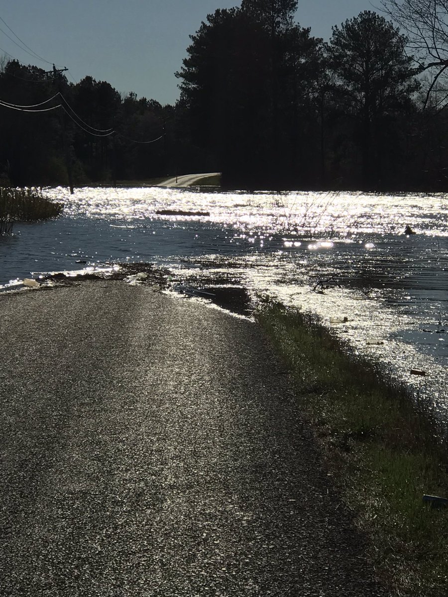 jackjackson1961's tweet photo. If your in Lincoln avoid England Rd and Hwy 78 at the Riverside Bridge. Spent the afternoon checking roads for school tomorrow. https://t.co/pzsJyUnFlq