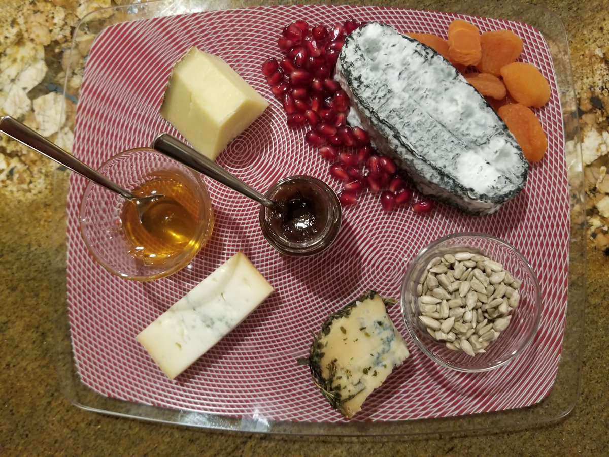 flixflexflux's tweet photo. Well, I AM a trained professional...

Clockwise from top left: Tarentaise Reserve, Delice du Poitou, Muffato blue, and @ProdigalFarm Rowdy Gentleman. And accompiantments of @cloister_honey salted honey, @thejamstand Raspberry Jalepeño, and others. https://t.co/myU4vM4auf