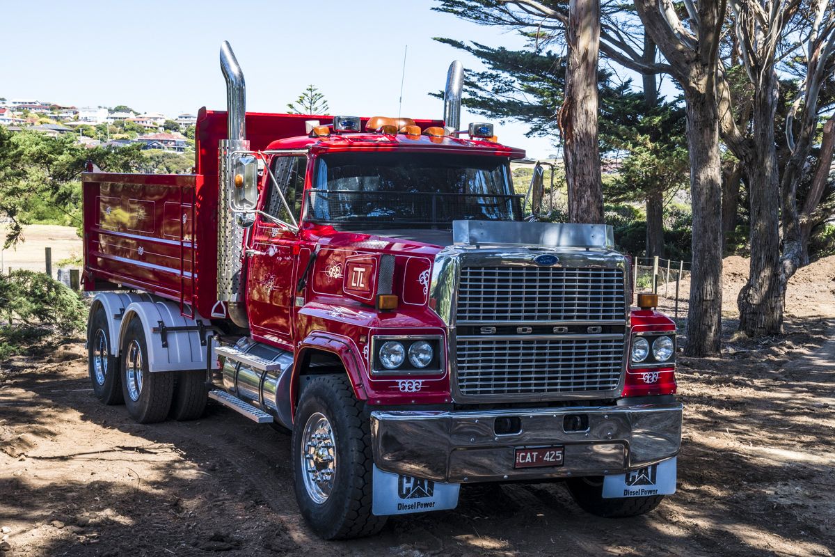 allanwrightfoto's tweet photo. There is this fabulous shiny great Australian Red Truck that lives next to my current campsite. I am totally captivated by It's wonderfully deep throaty purr when working.Cherished to the nth degree.
#redtruck #fordtruck #ford #australiantrucker #aussietrucks #redlorry https://t.co/qw7RBAsYZG