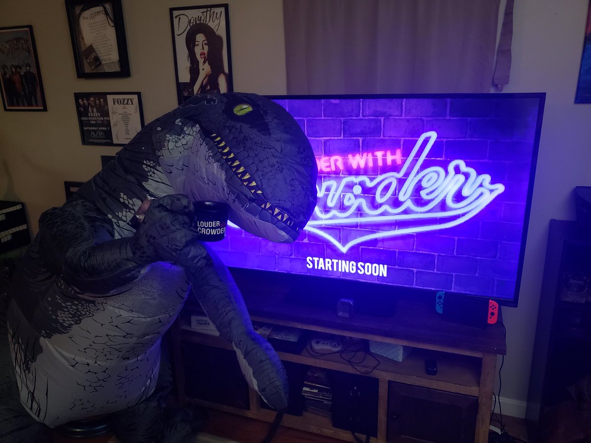 LivMaddix's tweet photo. Oh hey... #isnormal #SundayVibes #CrowderAntiOscarsParty #Oscars #LwC https://t.co/JLd9qd51jR