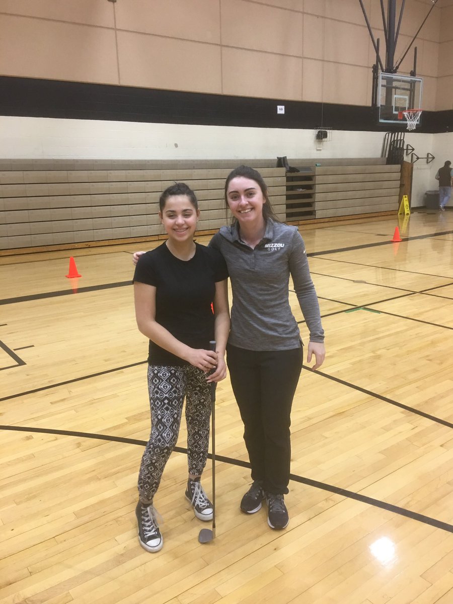 The Columbia Golf Foundation, Golf in Schools Program has a special guest instructor Friday at Smithton Middle School. Clara Young, Mizzou golfer and Academic All-American stopped in today! She’s inspired a first-time player to take up the game. Thank you for giving back! MIZ!