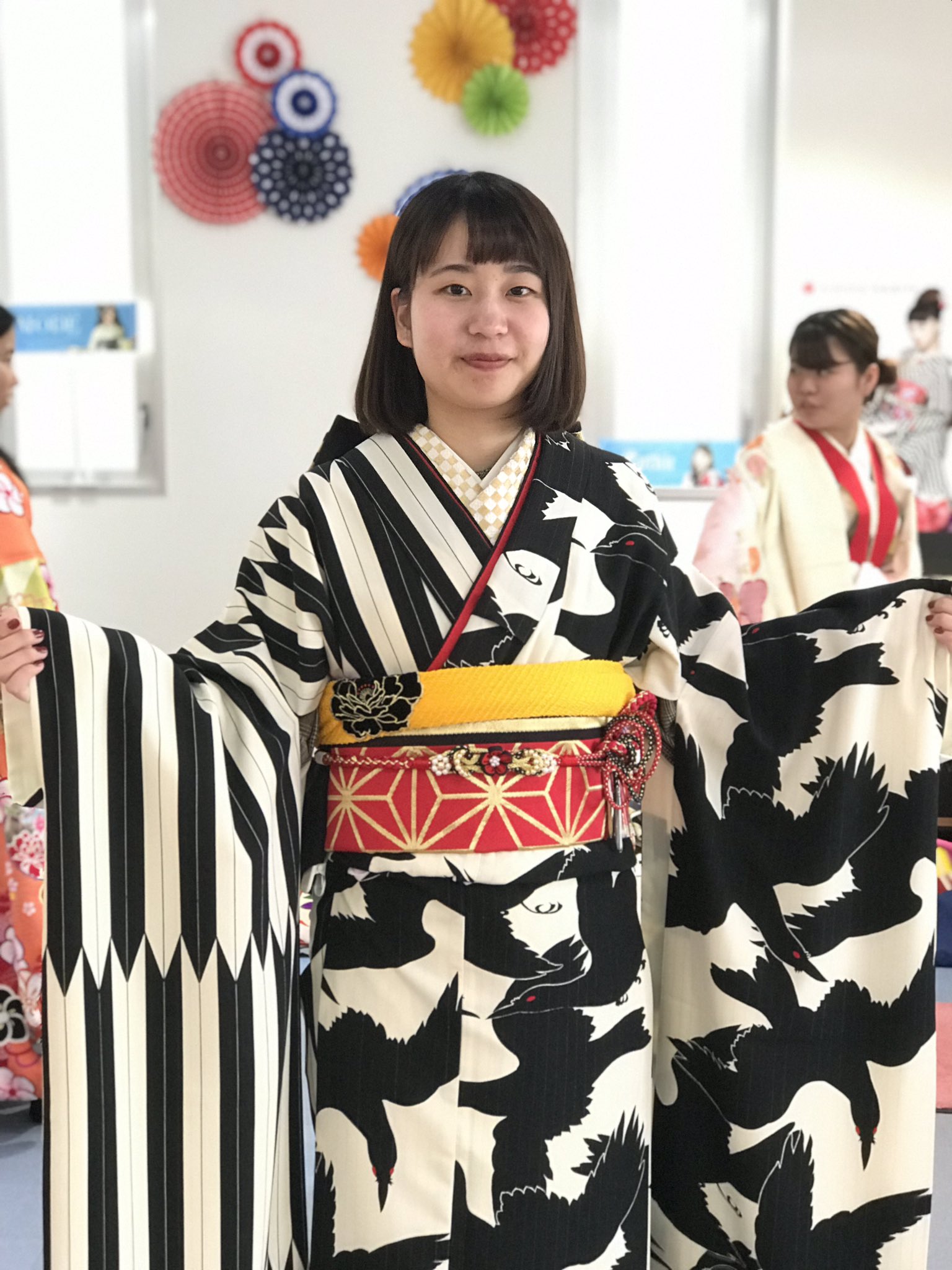 キモノハーツ沖縄 美浜 成人式の振袖 卒業式の袴のレンタル販売 前撮り撮影専門店 おはようございます さりげなく出てくる牧善之助が好きです そんな今日の誕生花は バラ 花言葉は 愛 美 野呂くんも元気そうで何よりでした 今日の誕生花