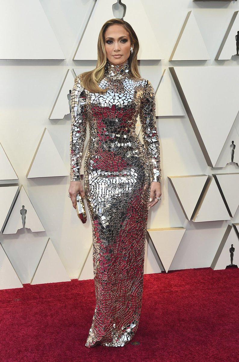 TheVineTHV11's tweet photo. We're seeing DISCO BALLS tonight at the #Oscars. These are just a few of the sparkling dresses on the red carpet. #Oscars #OscarsRedCarpet https://t.co/Tq8nseI94W