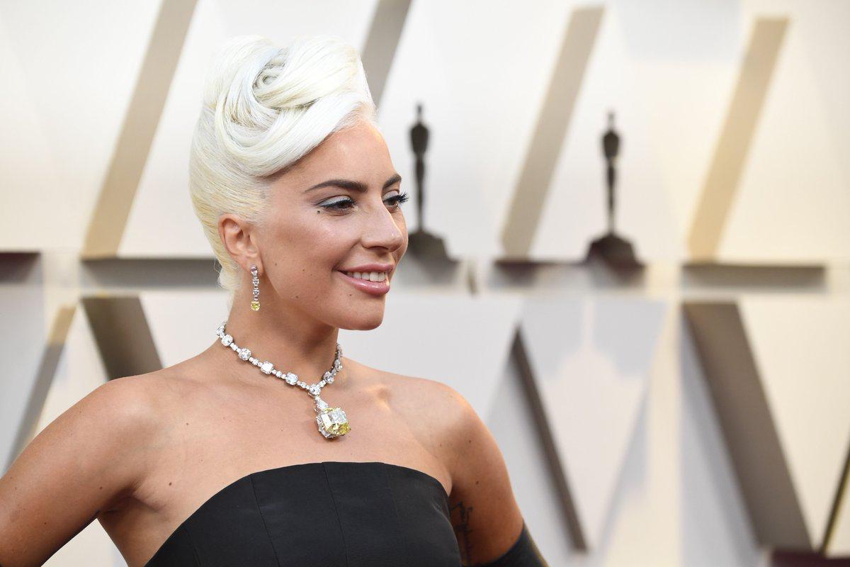 TomyKMonster's tweet photo. Lady Gaga is wearing Alexander McQueen dress &amp; Tiffany &amp; Co's $30M 128-carat diamond at the 91st Annual Academy Awards!
What a legend. #Oscars https://t.co/kuPcpd5gc9