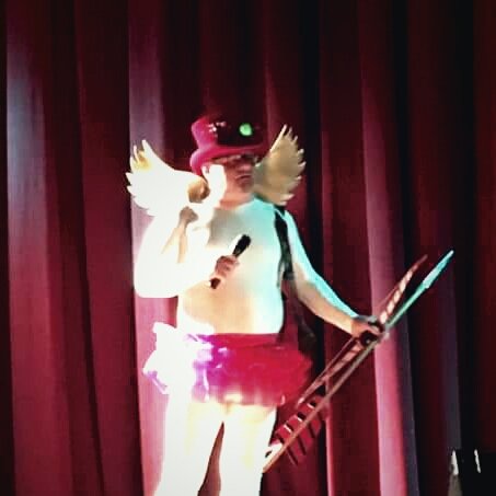 OddballNewt's tweet photo. And then Cupid showed up
#stupidcupidsteampunkball https://t.co/fsj8moAZzh