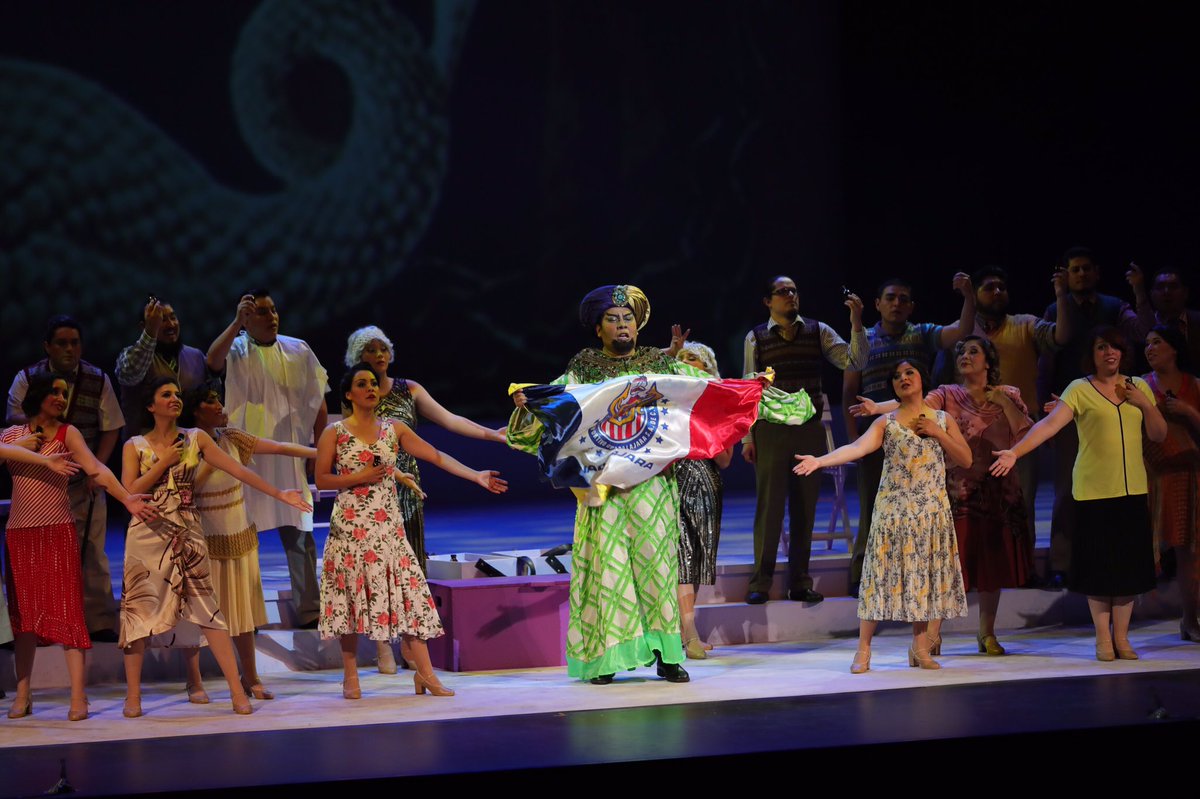 CulturaEdomex's tweet photo. Hoy fuimos testigos de una gran puesta en escena de la ópera #ElixirdeAmor en el @ccmbcultura a cargo de la @osemoficial y el @coro_Polifonico. https://t.co/BsAKRMf0ZO