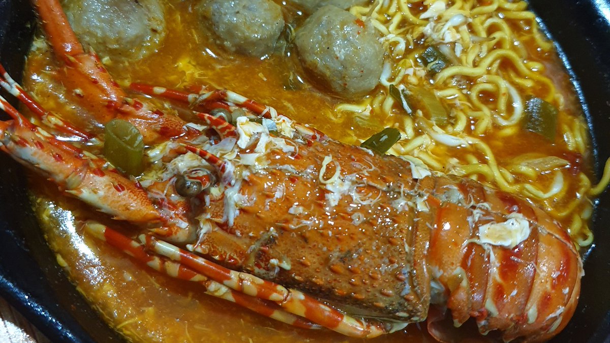 Bingung makan siang dinana? Nih.. referensinya.. youtu.be/j9NlzIje1u8