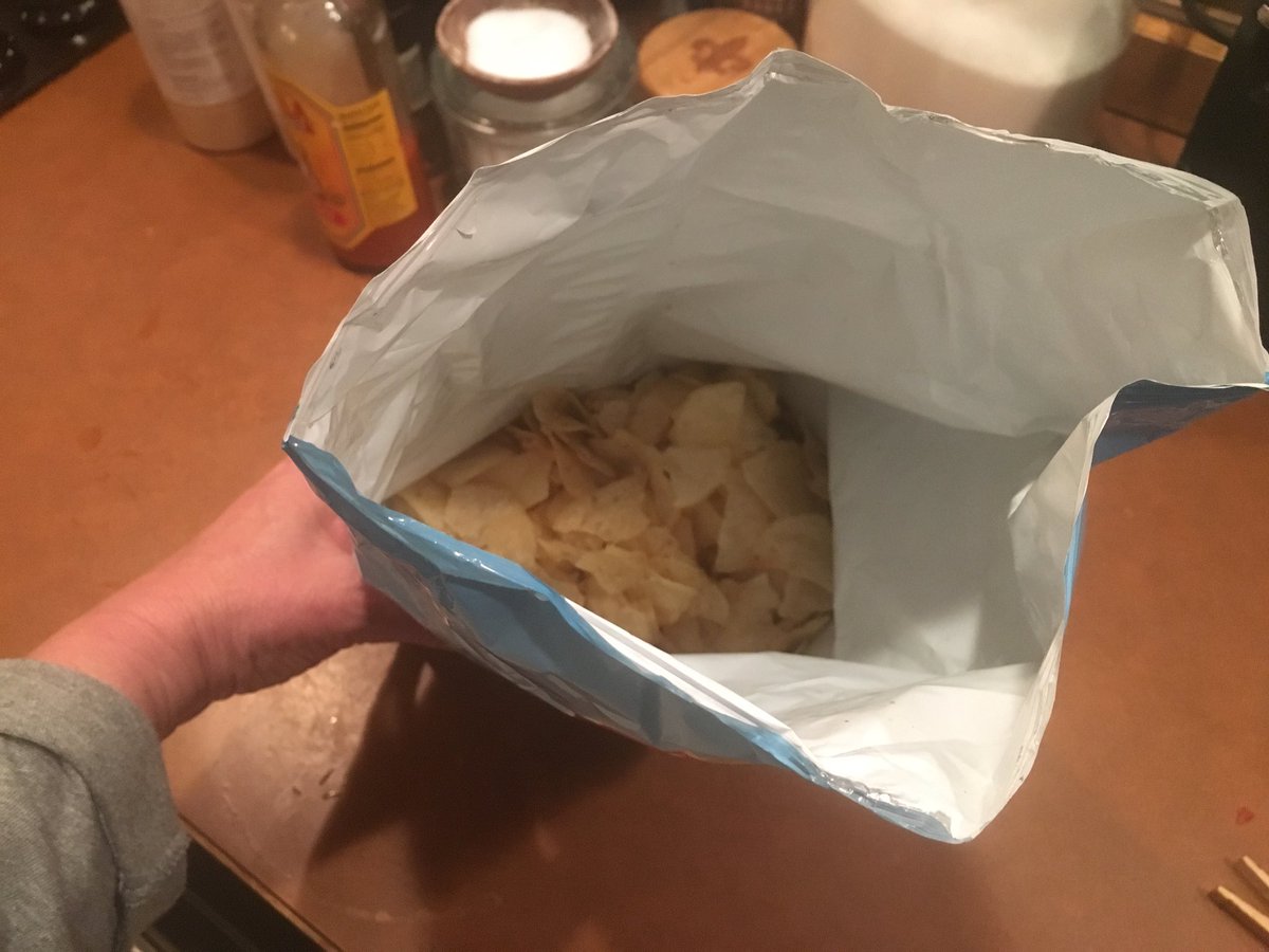 carolynmshepard's tweet photo. @Fritolay  after opening dozens of lightly salted bags and seeing this, week after week, I’m  feeling cranky. I love you but we might have to break up. ☹️. Can’t dip these. https://t.co/8RXrWuQ7b0