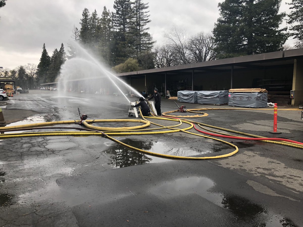 ChicoFD's tweet image. Several #Chicofire crews spent the afternoon pumping multiple fire hose lines to help firefighters prep for the upcoming engineer’s promotional exam.  It take hrs upon hrs of practice pumping various evolutions, driving, knowing every detail of our apparatus to become proficient