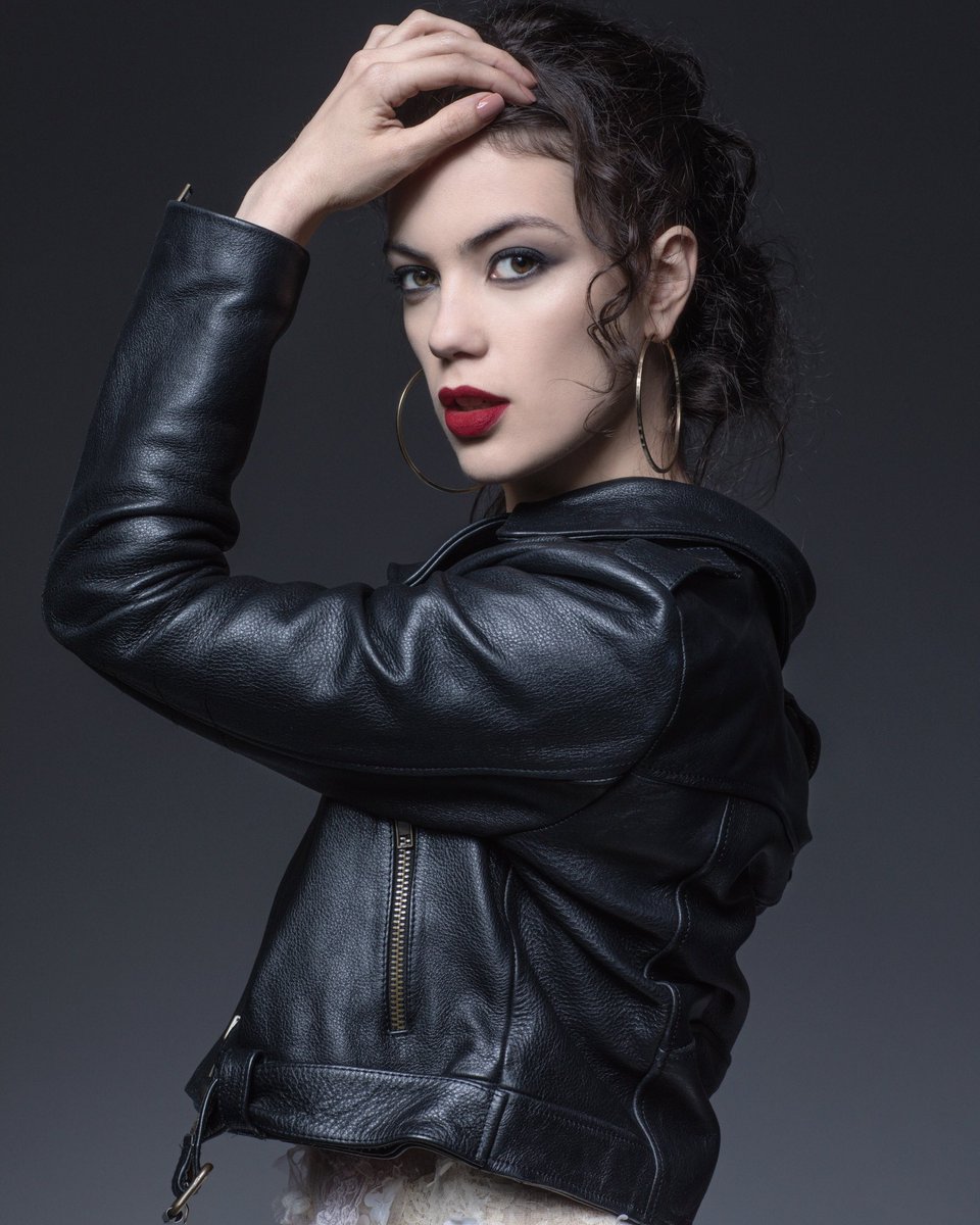 Muchas felicidades a todas las mujeres paraguayas y en especial a nuestra querida <a href="/solperez13/">Sunsi shiny</a> 😊❤️
Feliz Día de la Mujer Paraguaya!!! 👩🏻🇵🇾