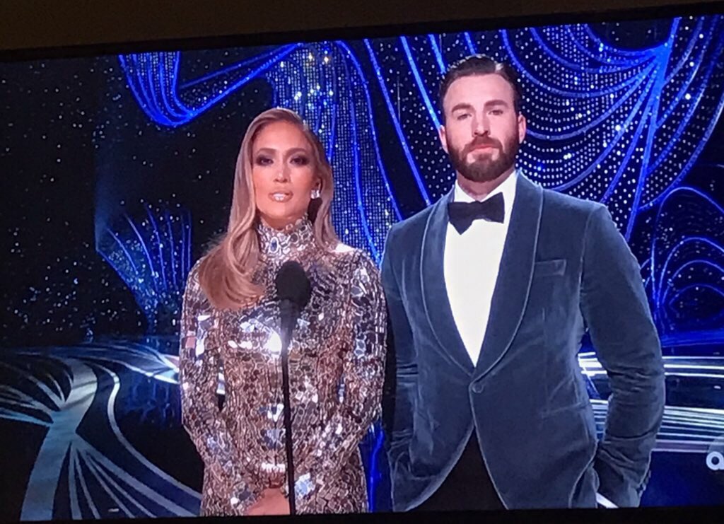 PhotoNaT's tweet photo. @TOMFORD &amp; @JLo know how to shut down the #ERedCarpet 🔥🔥@TheAcademy @DolbyTheatre #oscarawards2019 https://t.co/Edo0WSL7H6