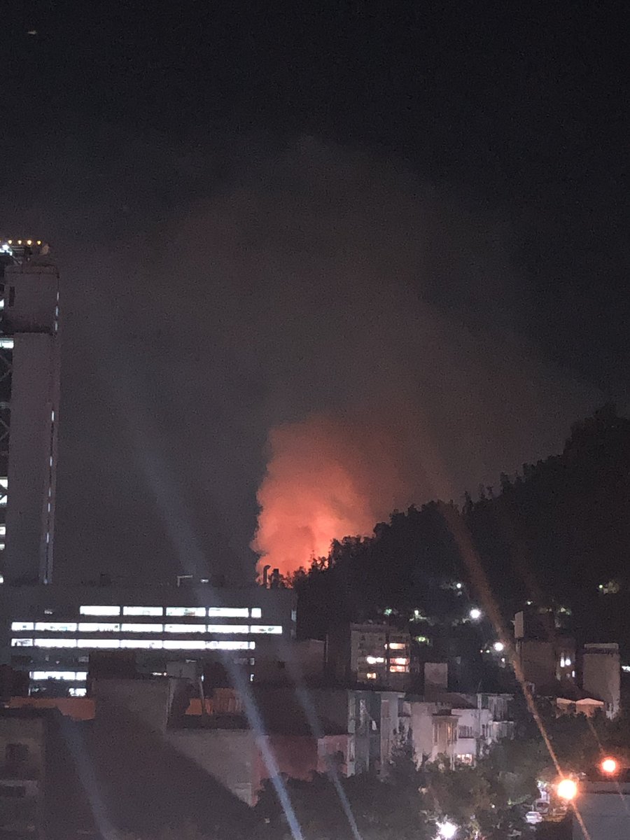 JaavierC's tweet image. Incendio en el Cerro San Cristobal #tvn #mega #chv #t13