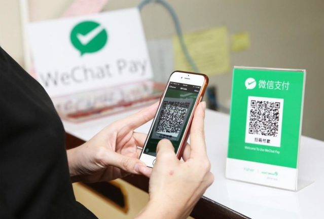 carlosguadian's tweet photo. El concepto #AppInApp de #WeChat me hace ver lo atrasado que está #whatsapp y de las posibilidades que tendría... 🤔
¿Cuánto hace que anuncia pagos?
#India es su mercado test pero mientras mientras no llegue al resto sigue dejando espacio para colonizar tecnológicamente. https://t.co/ijiwmJGHWl