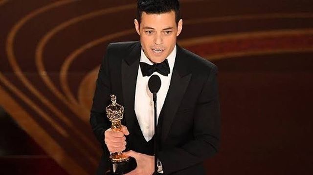 elmensmag's tweet photo. Best Actor nominee for "Bohemian Rhapsody" Rami Malek accepts the award for Best Actor 🤩👏👏
.
.
.
.
#abs #aesthetic #aesthetics #bodybuilding #bodybuilder #cardio #fitnessmotivation #exercise #fitness #fitfam #gym #model #motivation #shredded #fit #gains #gainz #muscle #mensf… https://t.co/UMU0hUz9UN